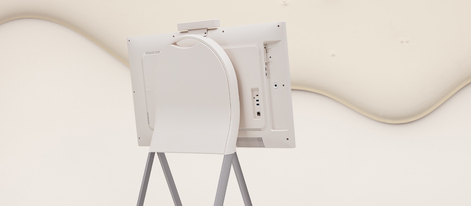 A Sleek Design that Blends<br>with the Space/au/images/business/digital-signage/md07541695/feature/D09-02_43HT3WJ-07-A-Sleek-Design-that-Blends-with-the-Space-Digital-Signage-ID-D-2.jpg