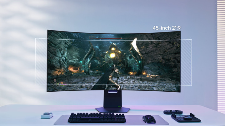 This animated monitor shows the display growing from 49-inch 32:9  to 45-inch 21:9.