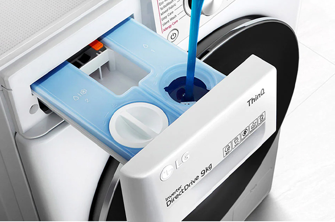 This is an image of putting detergent into the washing machine.