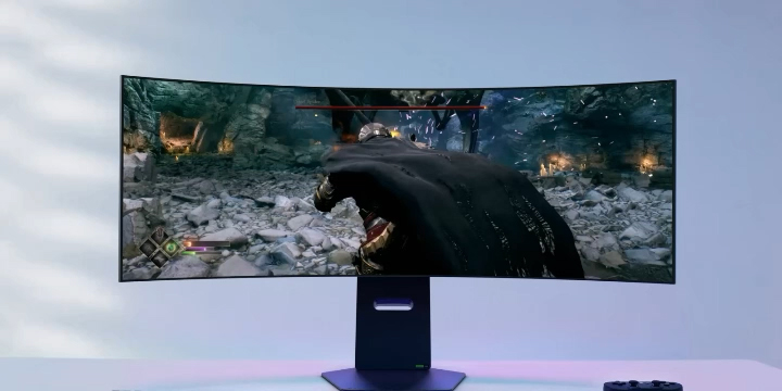 This animated monitor shows the display growing from 49-inch 32:9  to 45-inch 21:9.