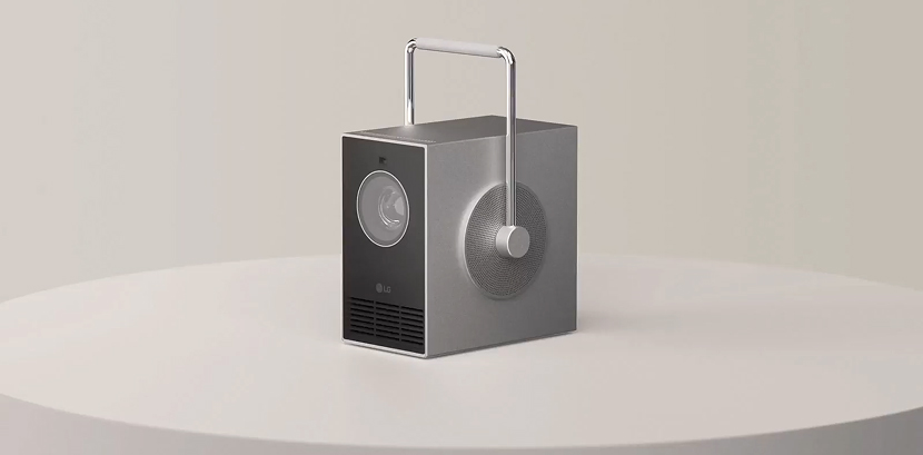Video mostrando el asa giratoria 360° del LG CineBeam Q.