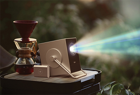 Image of the LG CineBeam Q projector with external battery