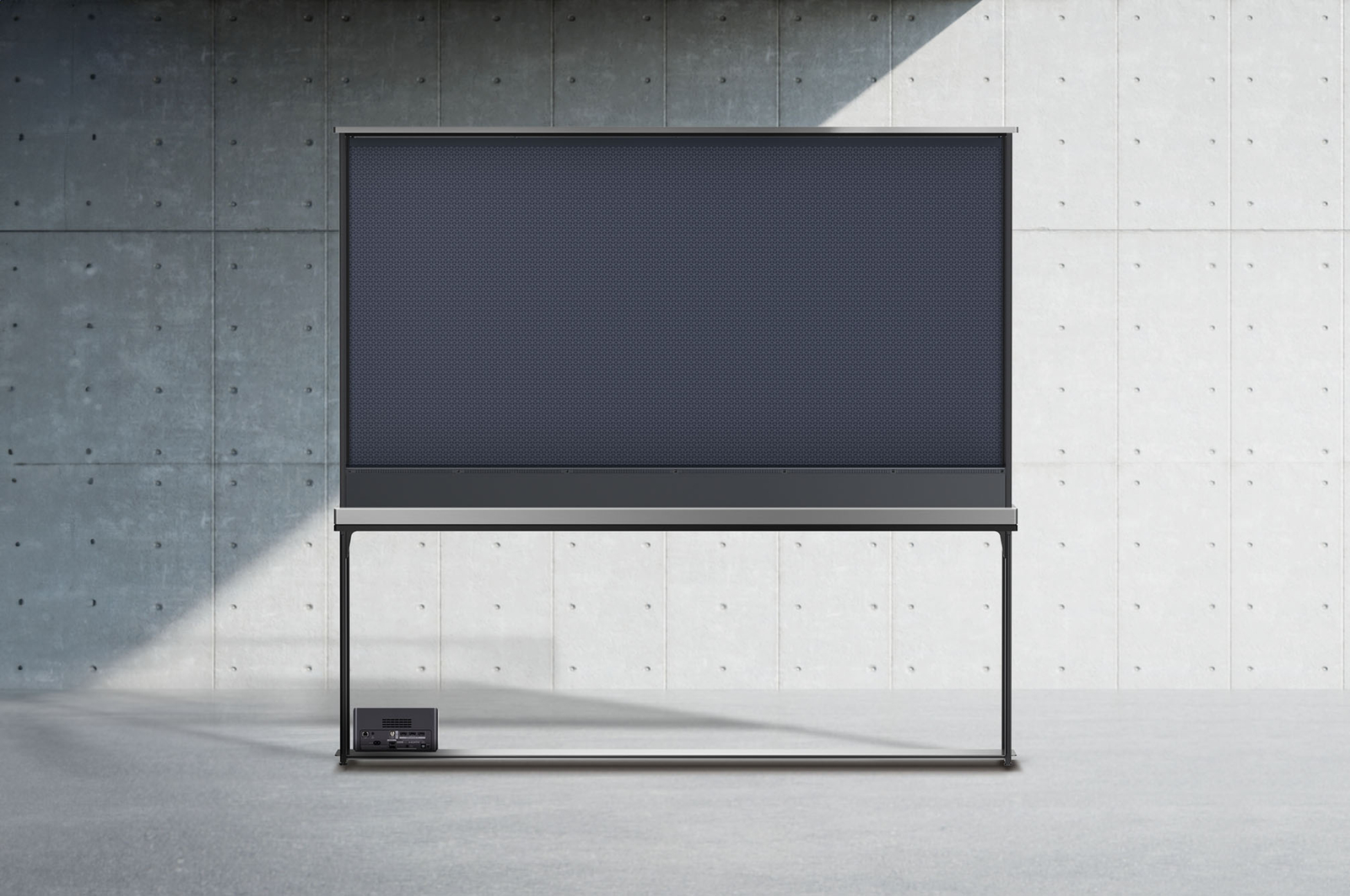 Vue arrière d’une SIGNATURE OLED T de LG avec l’ombre qui se dessiné pour montrer le fond noir et l’arrière d’un boîtier Zero Connect.
