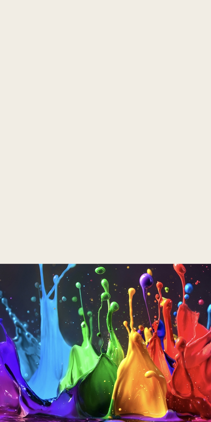 Les éclaboussures de peinture colorée sont figées dans le temps. Chaque couleur est vive et riche, ce qui démontre la capacité de la solution couleur Dynamic QNED à afficher une plus large gamme de couleurs.