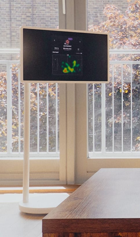Un écran intelligent StanbyME 2 affichant la heatmap d’un joueur de football.