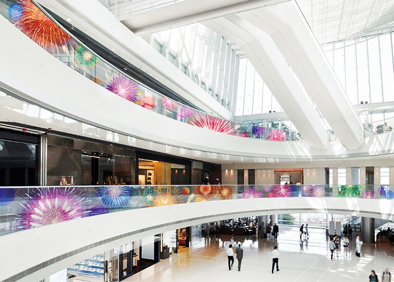 ID_LED-Signage_Indoor_features_02_M02_Color-Transparent-LED-Film_1554701295425