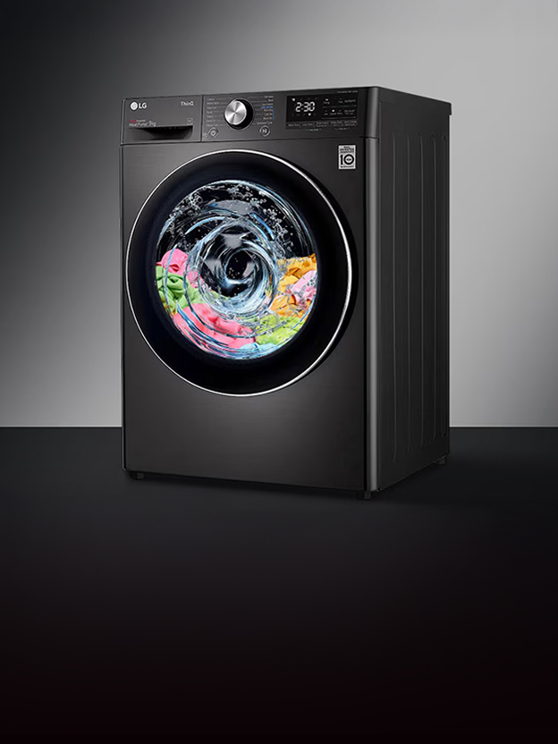 Lave-linge frontal noir LG avec du linge tournant dans le tambour illustre une vitesse d'essorage élevée.