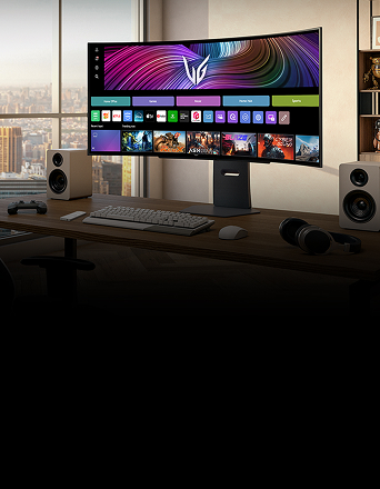 Un moniteur de jeu LG UltraGearᴹᴰ 45gx90sa installé sur un bureau avec une chaise de jeu, dans une pièce moderne.