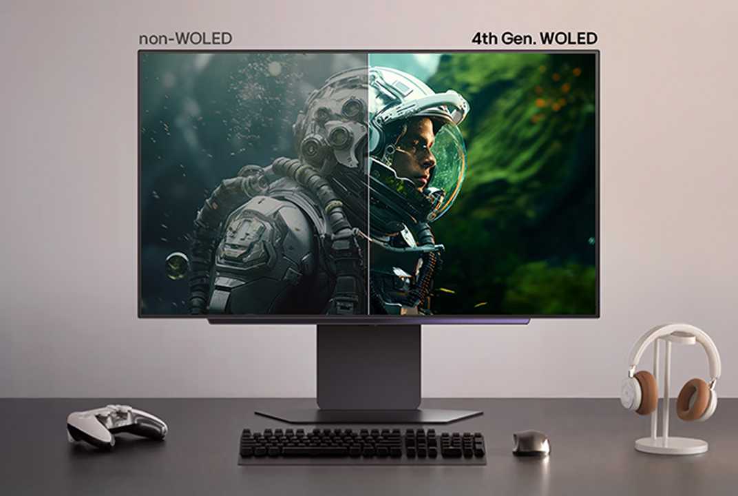 Écran LG comparant scènes astronaute non-WOLED et WOLED 4e gén. illustre amélioration couleurs et luminosité.