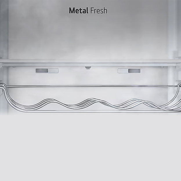 Panneau arrière LG étiqueté Metal Fresh avec graphismes de vagues illustre la rétention du froid.