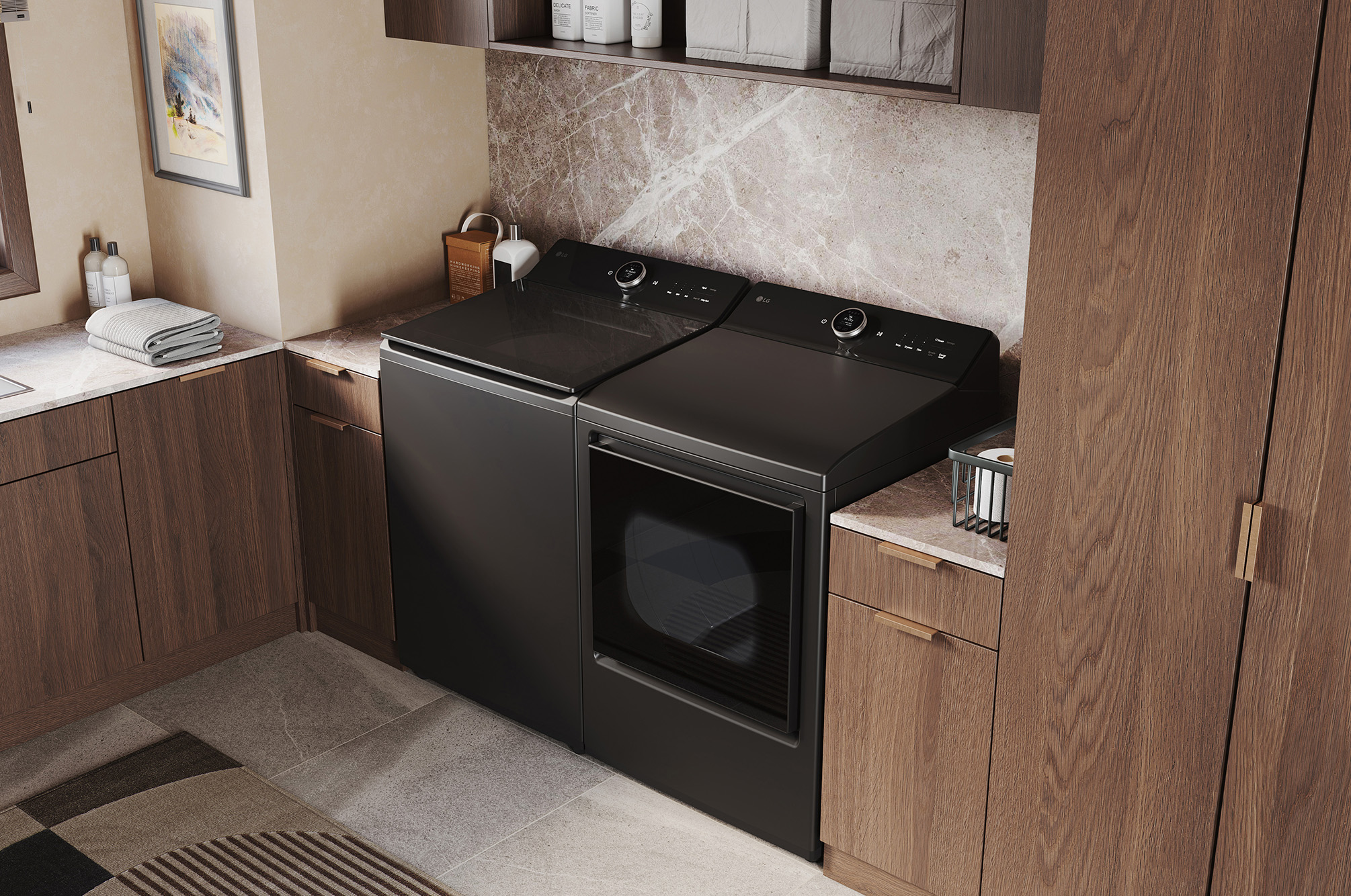 L'ensemble lave-linge et sèche-linge à chargement par le haut LG (DLEX8600BE) en Noir Acier, illustrant son design haut de gamme intégré harmonieusement dans une buanderie luxueuse avec marbre.