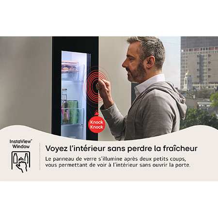 Le réfrigérateur à portes françaises LG LF29S8365S de 29 pi³, montrant le panneau InstaView® sur lequel on frappe pour voir à l'intérieur sans ouvrir la porte.