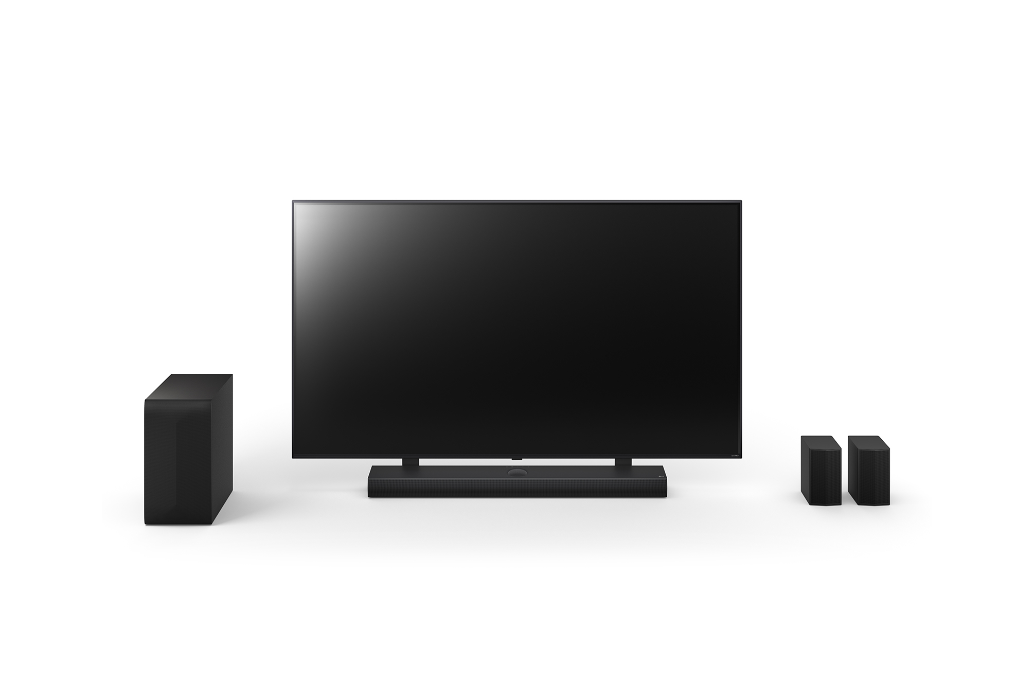 Vue avant du LG QNED 65 pouces, de la LG Soundbar S75TR, des haut-parleurs arrière et du caisson de basses