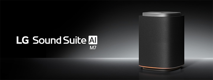 Haut-parleur sans fil M7 du système Sound Suite de LG avec une conception noire texturée et un indicateur orange pour des systèmes de son ambiophonique immersifs