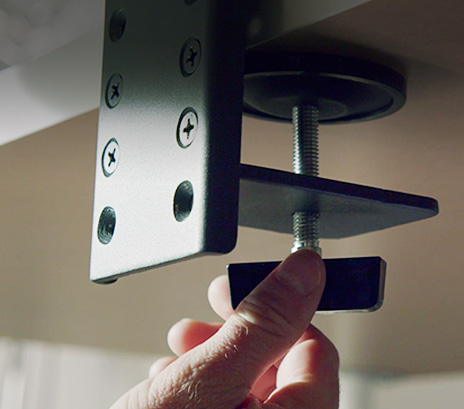 Utilisation du C-clamp et du passe-câble.