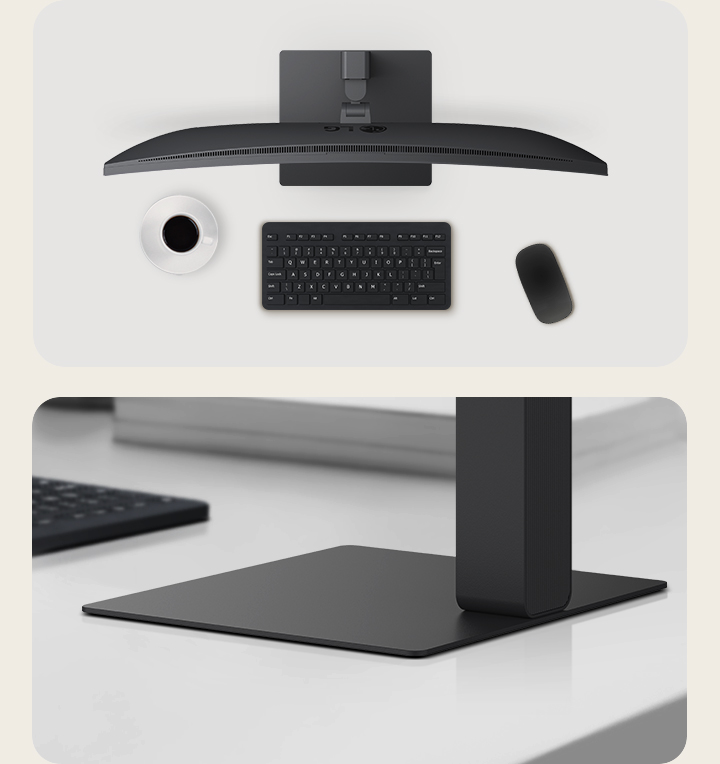 Vue de dessus d’un moniteur UltraWide incurvé sur un bureau avec une tasse de café, un clavier et une souris sans fil, accompagnée d’un gros plan sur la base fine et carrée du moniteur, conçue pour la stabilité et un espace de travail dégagé.