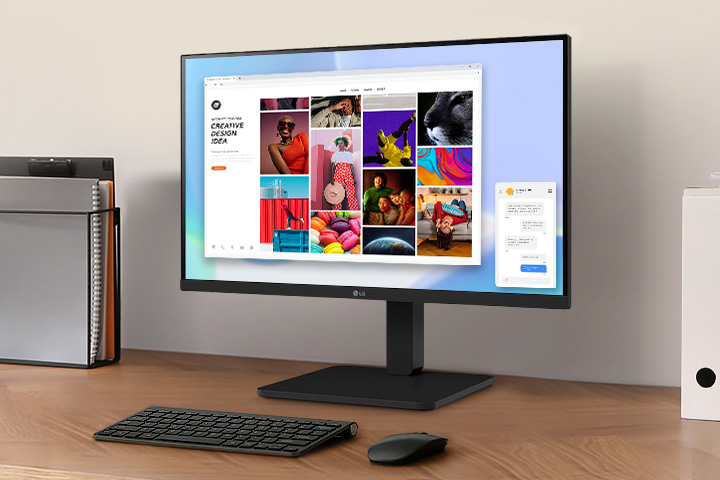 Un espace de travail sur un bureau avec un moniteur et un support à documents.