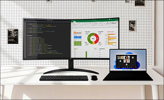 Deux photos montrant différentes vues d'un petit appartement studio organisé avec une configuration de moniteur LG UltraWide.