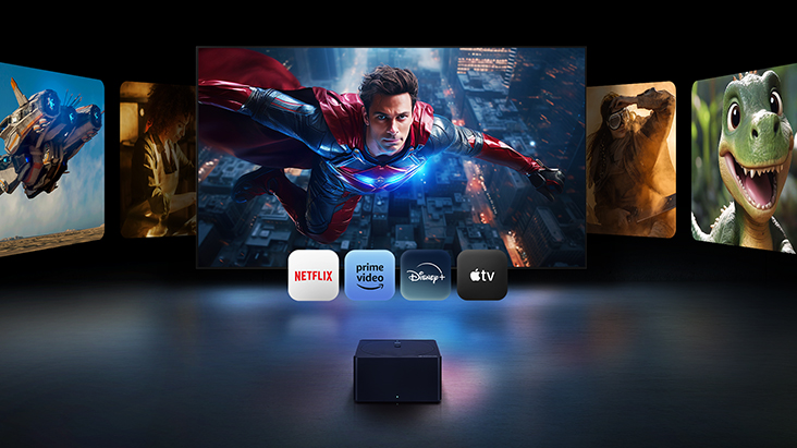 شاشات مختلفة تعرض مجموعة متنوعة من محتوى 4K. شعارات منصة بث OTT الشائعة مرئية أيضًا. Netflix وAmazon Prime Video وDisney+ وApple TV.