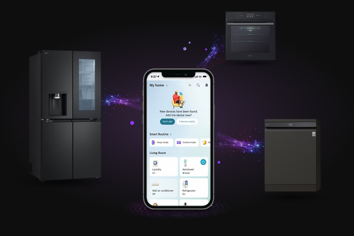 هاتف ذكي يعرض شاشة رئيسية لتطبيق LG ThinQ متصلة بالثلاجة والفرن وغسالة الأطباق مع خطوط اتصال أرجوانية متوهجة