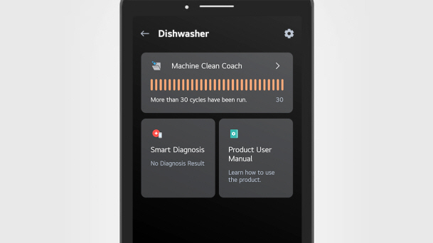 شاشة تطبيق ThinQ لغسالة الأطباق من LG تعرض "Machine Clean Coach"، وعدد الدورات وخيارات التشخيص الذكي