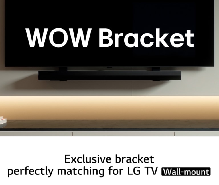 صورة مقربة لـ LG TV وLG Soundbar. يختفي جهاز Soundbar، وتظهر إرشادات بيضاء على شكل تلفزيون وSoundbar. يظهر Synergy Bracket خلفهم ويتم استخدامه كحامل عندما يتلاشى التلفزيون وSoundbar مرة أخرى. ثم ينتقل المشهد إلى جدار آخر يعرض الإرشادات التي تتحول إلى تلفزيون وSoundbar مثبت على الحائط مع Synergy Bracket في الخلف.