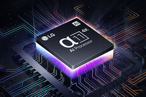 معالج α 11 AI من LG بدقة 4K بأعلى اللوحة الأم، ينبعث منه إشارات من الضوء باللونين الأرجواني والزهري.