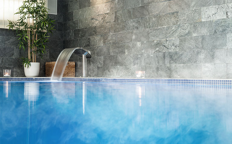 Swimming pool & shower room1