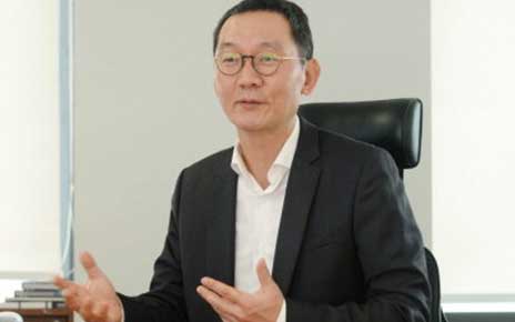 Kim Jin-hong, head of LG Electronics’ Global Marketing Center, discusses untact marketing during an interview
