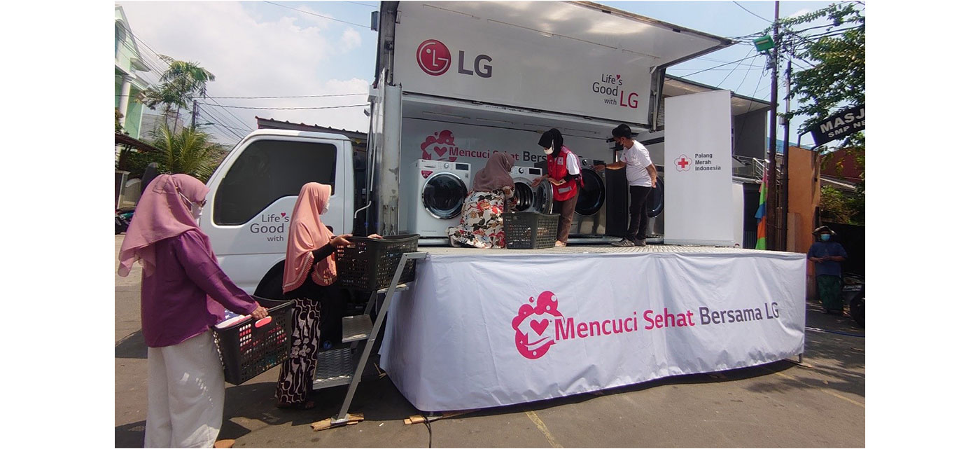LG's truck equipped with LG washers and dryers for Mencuci Sehat Bersama LG