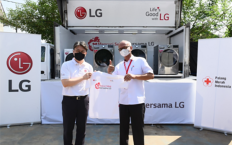 LG staff posing in front of the LG truck for the LG Lebaran Sehat event