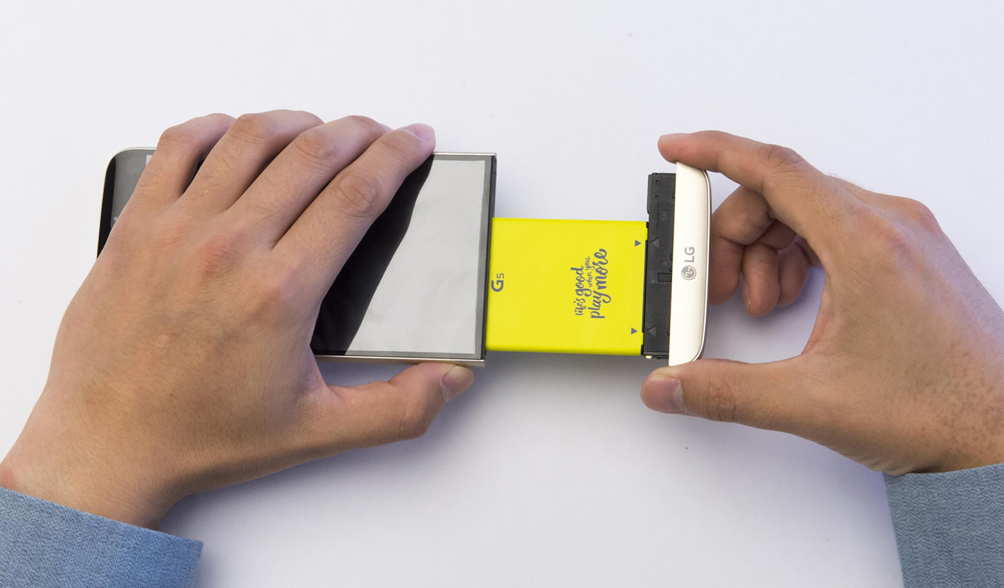 A PEEK INSIDE LG G5