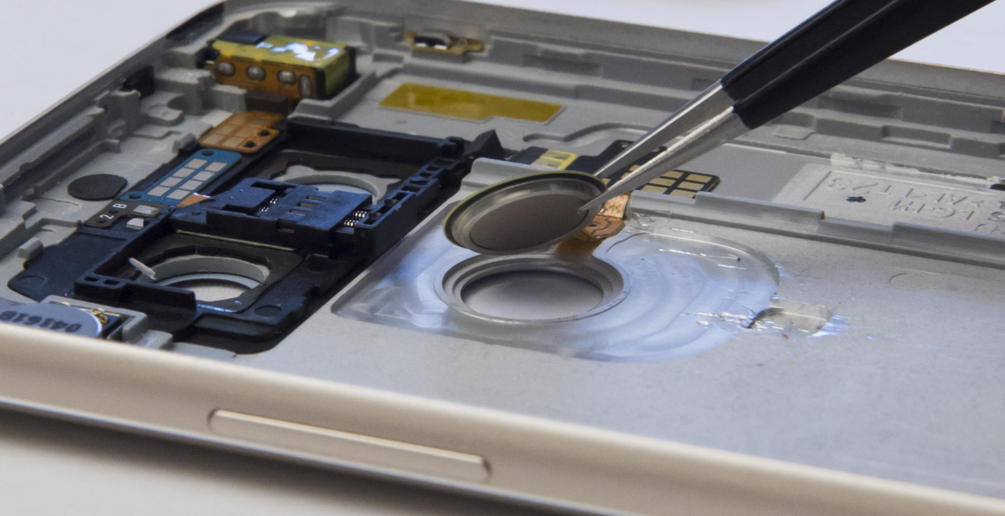 A PEEK INSIDE LG G5