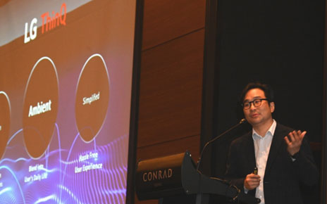 Jung Ki-hyun, vice president of LG platform business center, is introducing the vision of LG ThinQ at the Connectivity Standards Alliance conference