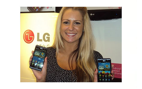 A woman holds up two LG Optimus 2X smartphones powered by the NVIDIA® Tegra™ 2 mobile dual-core processor and also the world’s first dual-core smartphone at MWC 2011