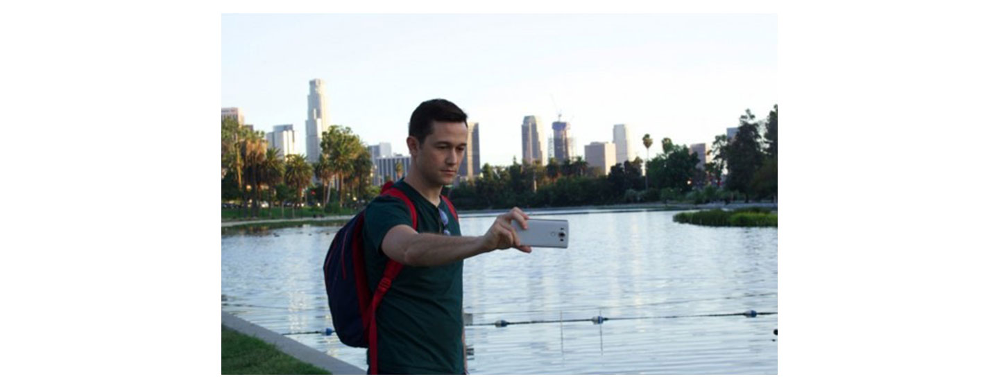 Famous actor Joseph Gordon-Levitt takes a selfie with the LG V10 in front of a picturesque lake