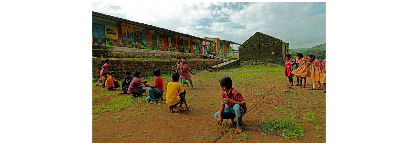 Vietnamese children playing together 