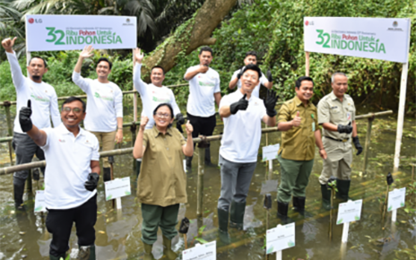 Staff from LG Indonesia and the Conservation of Natural Resources Jakarta posing for a photo while planting trees together as a part of project to plant 32,000 trees across three regions in Indonesia