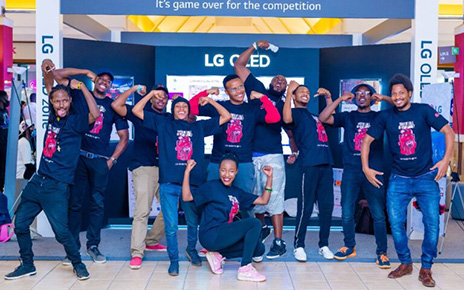 The PSG FIFA Fan Fest 2021 League’s staff members posing in front of the LG LED Zone.