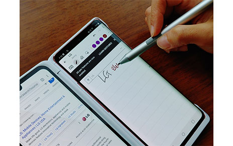 Someone uses LG VELVET and Dual Screen to search for LG Electronics on Google with one screen while taking notes with the active pen on the other