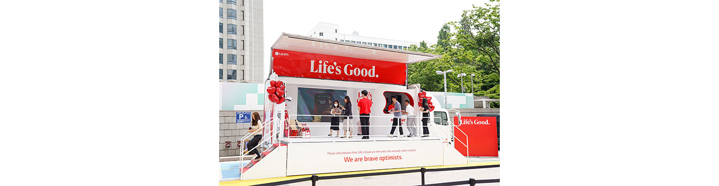 LG staff participating Life's Good event, receiving gifts prepared for the occasion