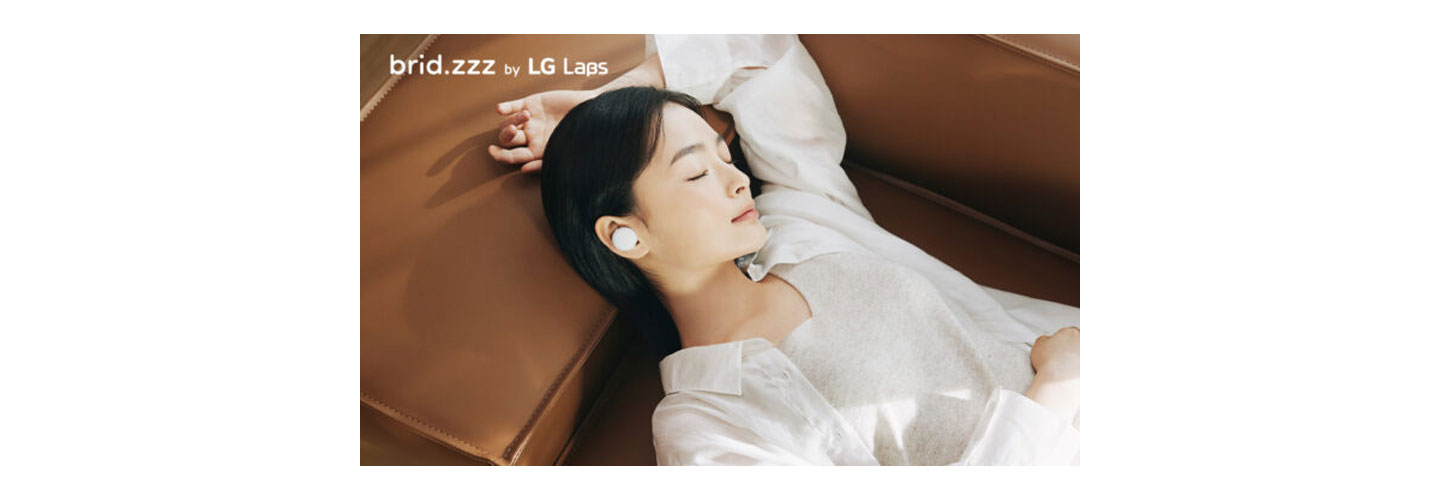 A woman using brid.zzz while sleeping