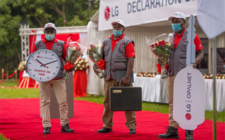 LG's qualified technicians holding flowers at an event commemorating the LG and Opalnet partnership.
