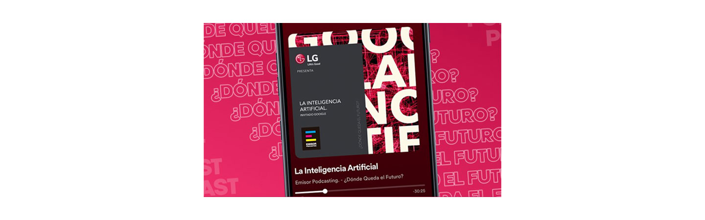 A close-up of a smartphone’s display showing LG’s podcast, ¿Dónde queda el futuro?, being played