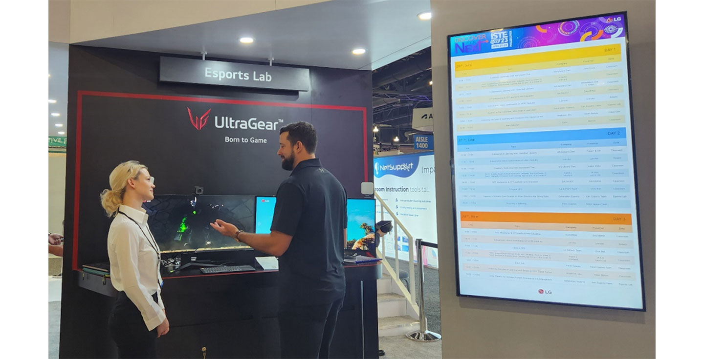 Two people talking at Esports Lab Zone of LG booth