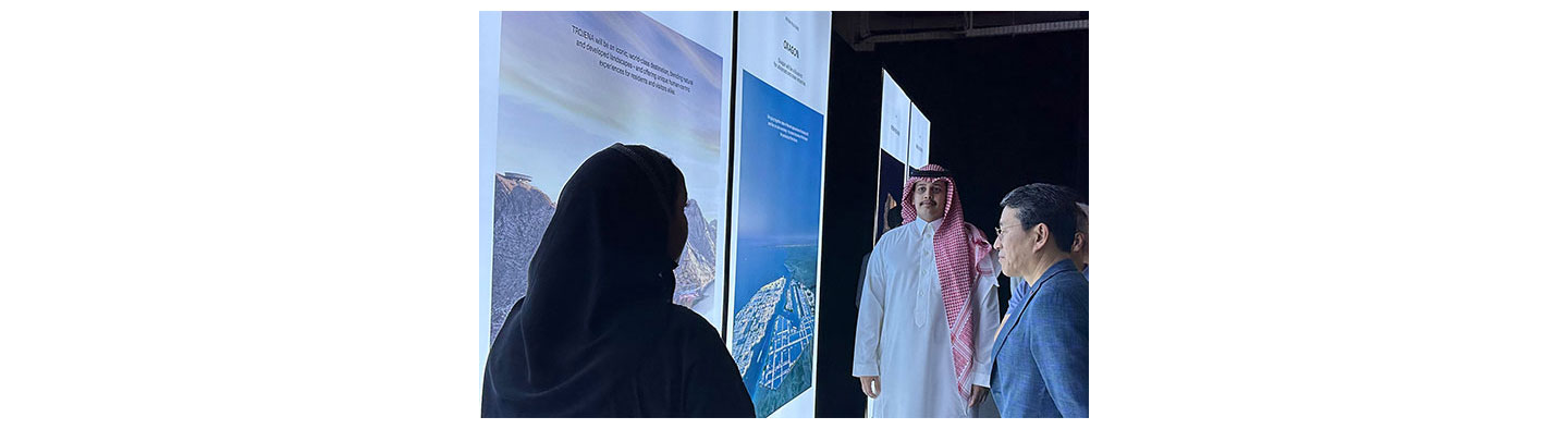 LG CEO Cho taking a look at a sign which explains NEOM City Project