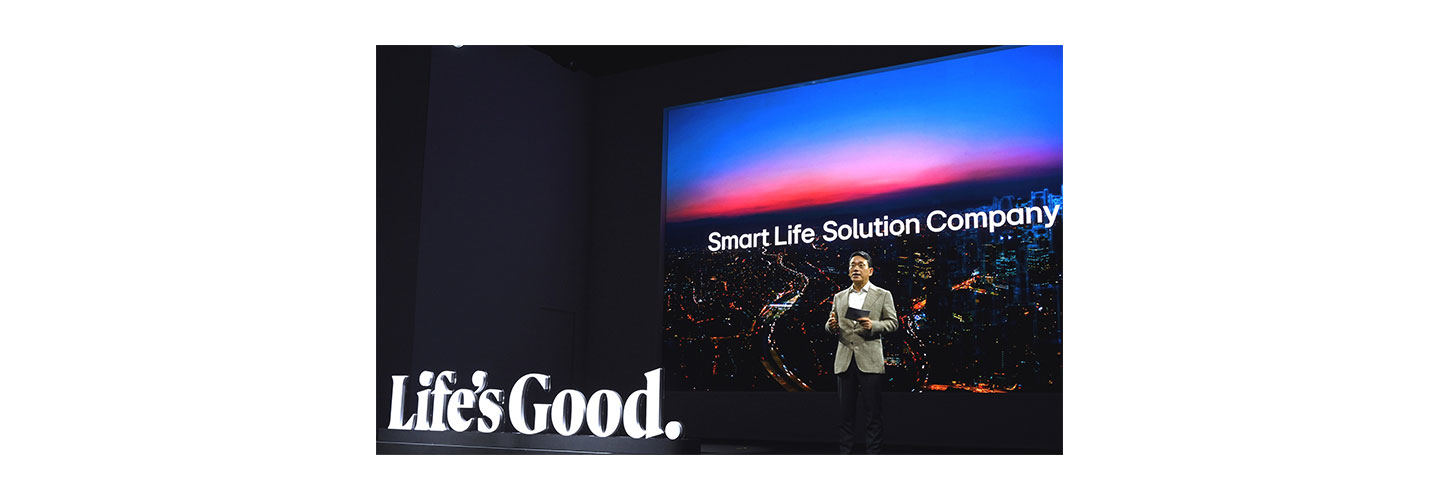 LG CEO William Cho presenting the company's future vision