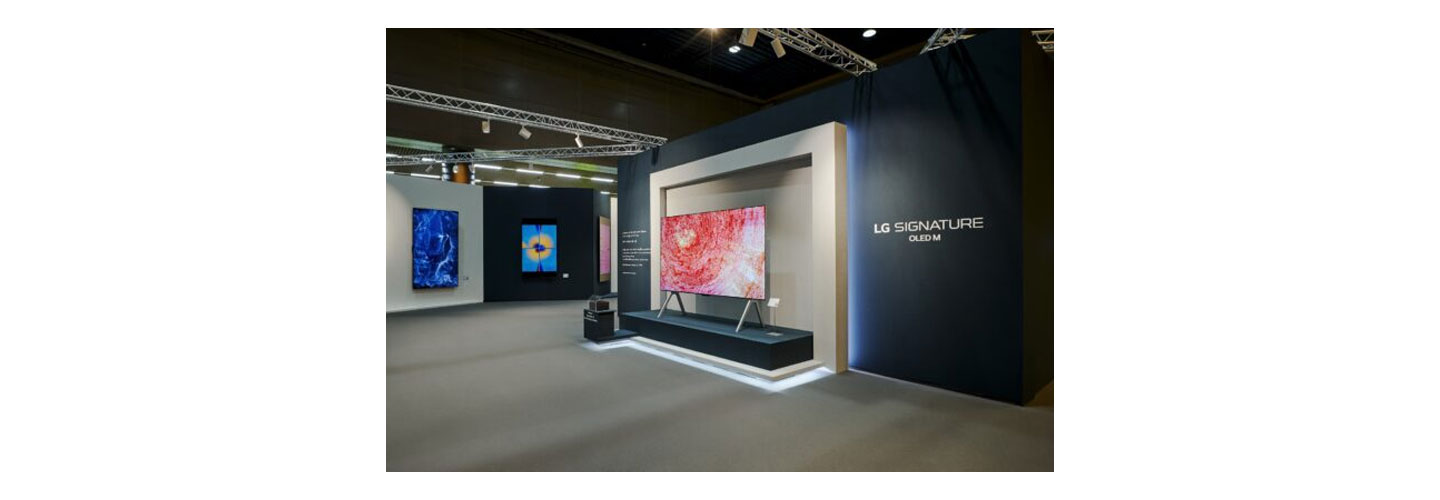 The entrance to Frieze Seoul 2023 boasts the LG SIGNATURE OLED M3 TV which is displaying artwork by the late Kim Whanki