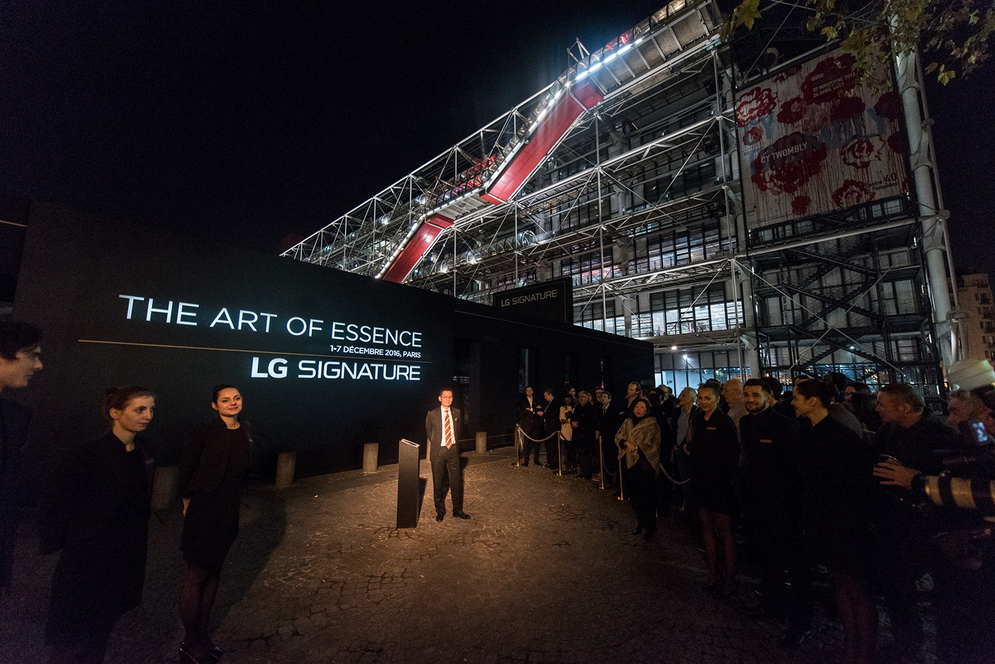 LG SIGNATURE BRINGS MULTISENSORY GALLERY EXPERIENCE TO EUROPE