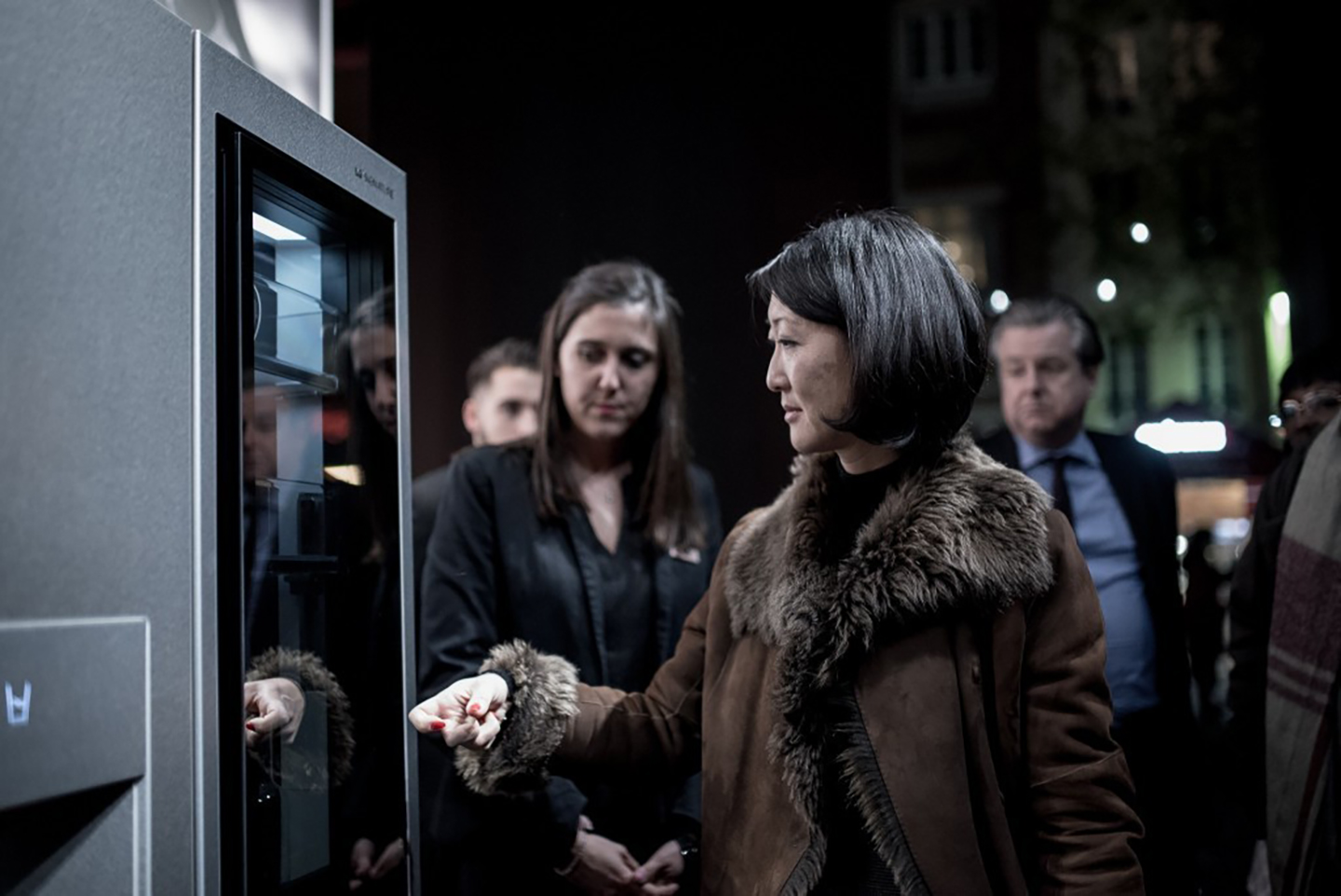 LG SIGNATURE BRINGS MULTISENSORY GALLERY EXPERIENCE TO EUROPE